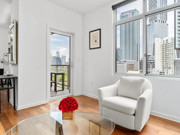 54 Rainey ST 1018, Austin TX 78701