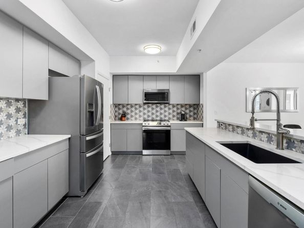 54 Rainey ST 1018, Austin TX 78701