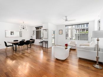 54 Rainey ST