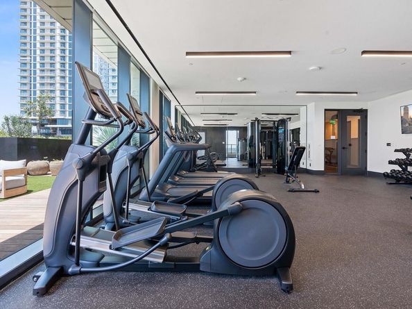 84 E East Ave 2010, Austin TX 78701