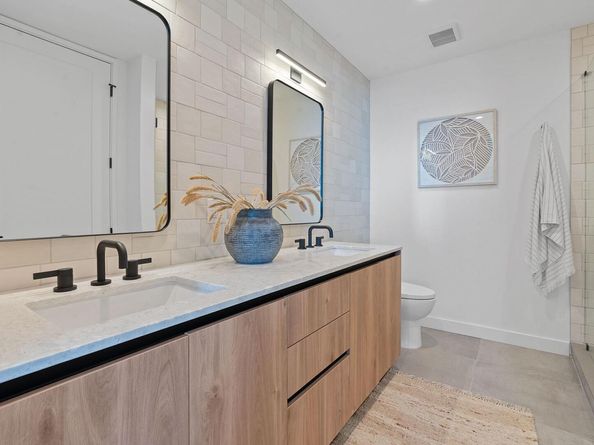 84 E East Ave 2010, Austin TX 78701