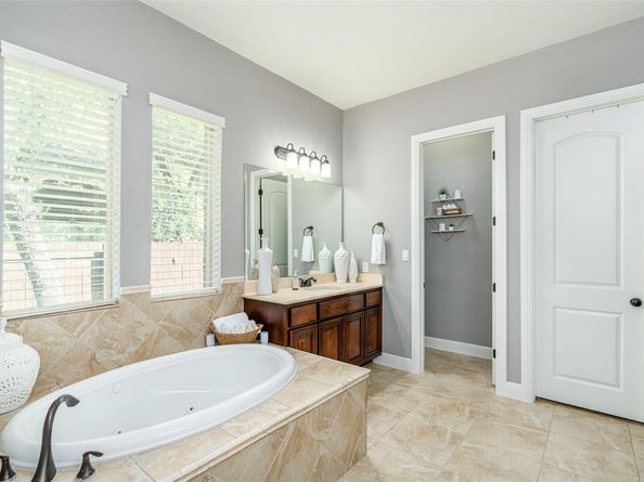 401 Bluff Point BND, Cedar Park TX 78613