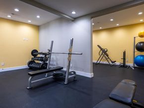 935 La Posada DR 156, Austin TX 78752