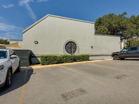 935 La Posada DR 156, Austin TX 78752