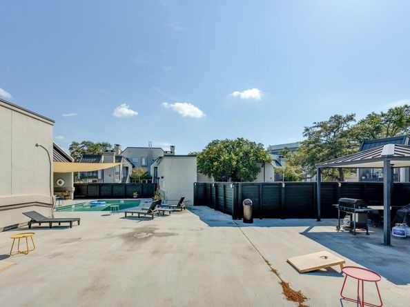 935 La Posada DR 156, Austin TX 78752