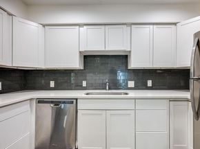 935 La Posada DR 156, Austin TX 78752