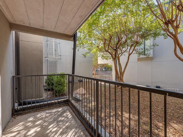 935 La Posada DR 156, Austin TX 78752