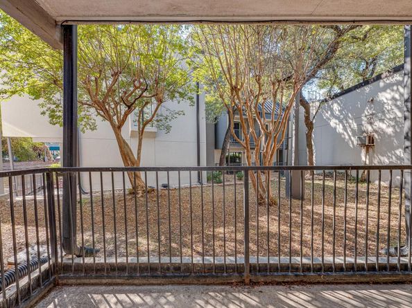 935 La Posada DR 156, Austin TX 78752