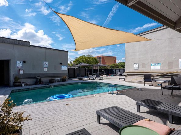 935 La Posada DR 156, Austin TX 78752