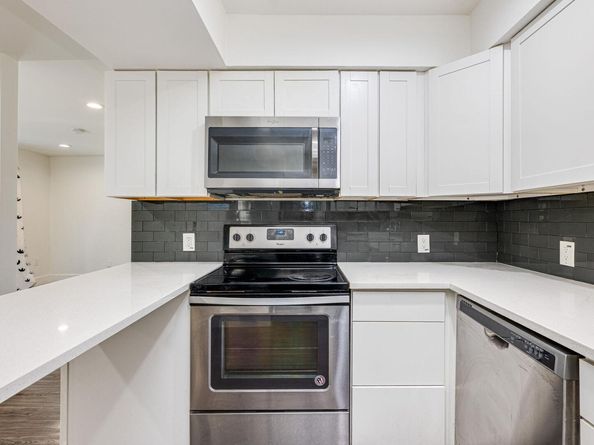 935 La Posada DR 156, Austin TX 78752