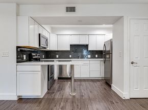 935 La Posada DR 156, Austin TX 78752