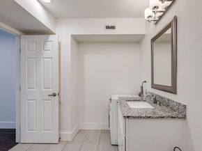 935 La Posada DR 156, Austin TX 78752