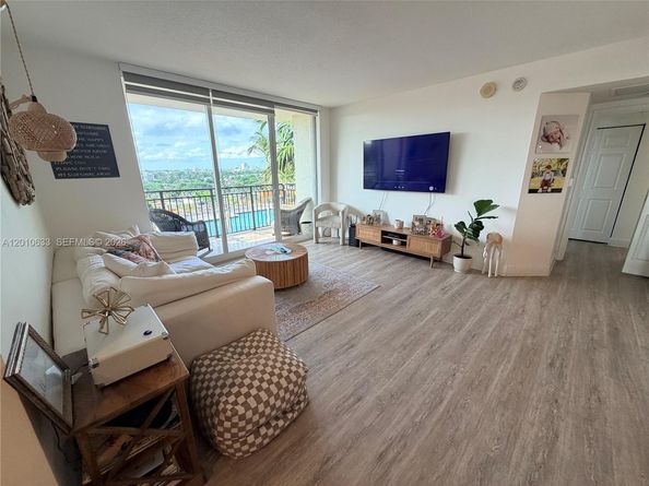3232 SW 22nd Terrace 910, Miami FL 33145