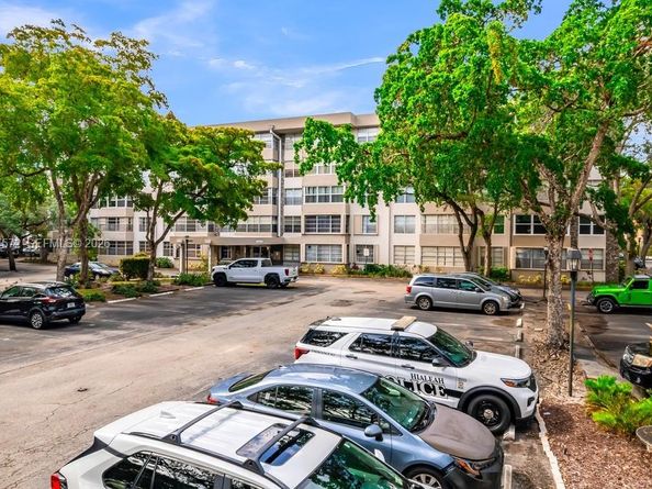 6600 Cypress Road 310, Plantation FL 33317