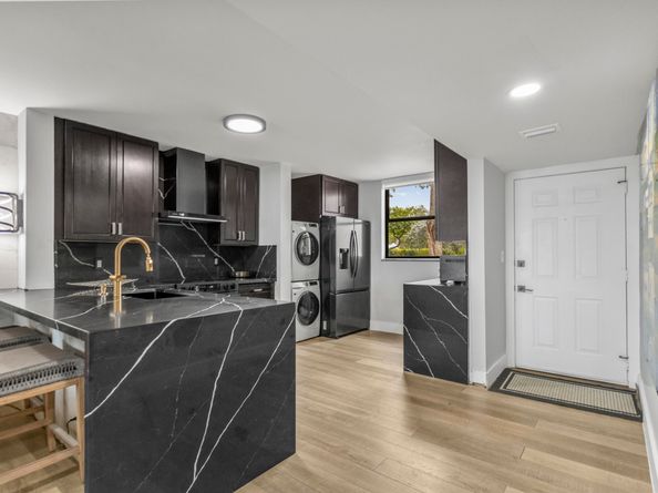 118 Lake Emerald Drive 110, Oakland Park FL 33309