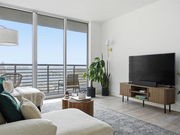 325 S Biscayne Boulevard 4022, Miami FL 33131