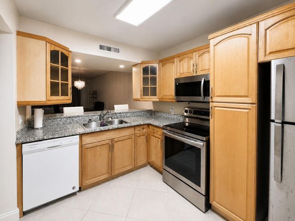 3516 Whitehall Drive 105, West Palm Beach FL 33401