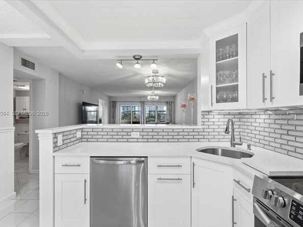 3201 NE 8th Street 405, Pompano Beach FL 33062