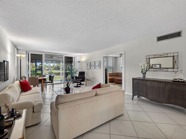 808 Cypress Blvd 203, Pompano Beach FL 33069