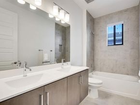 10595 S Lago Vista Cir, Parkland FL 33076