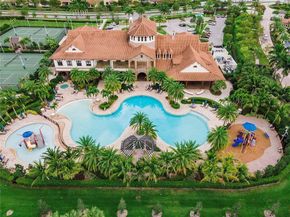 10595 S Lago Vista Cir, Parkland FL 33076