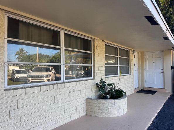 2051 NE 25th Avenue, Pompano Beach FL 33062