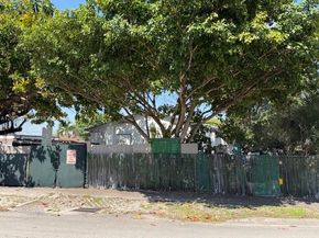 890 E 52nd Street, Hialeah FL 33013