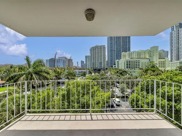 800 SE 4 St 405, Fort Lauderdale FL 33301
