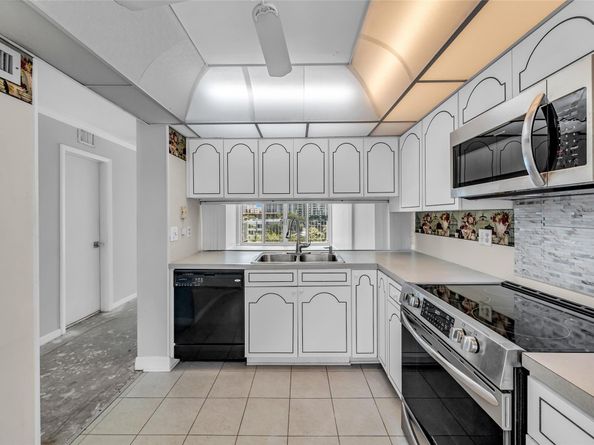 800 SE 4 St 405, Fort Lauderdale FL 33301