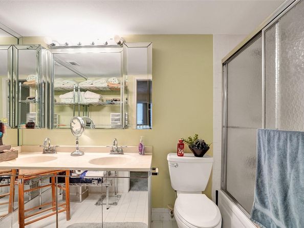 2201 Lucaya Bnd J3, Coconut Creek FL 33066