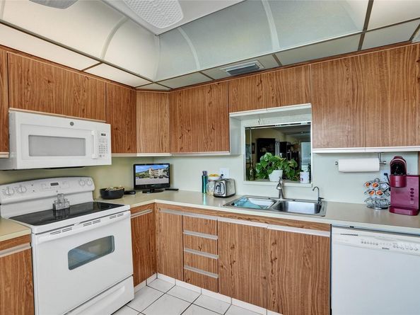 2201 Lucaya Bnd J3, Coconut Creek FL 33066