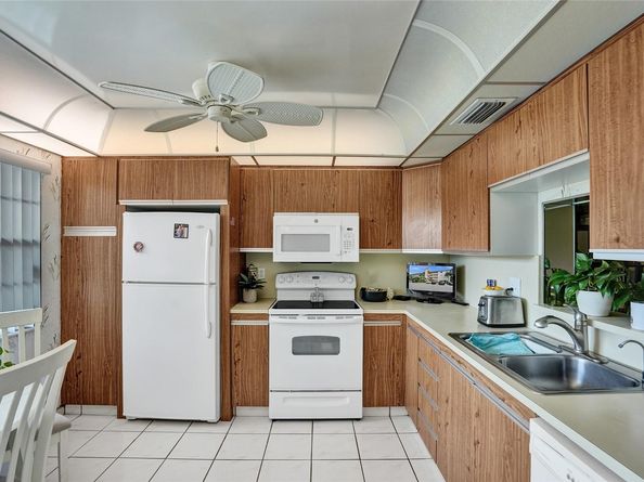 2201 Lucaya Bnd J3, Coconut Creek FL 33066