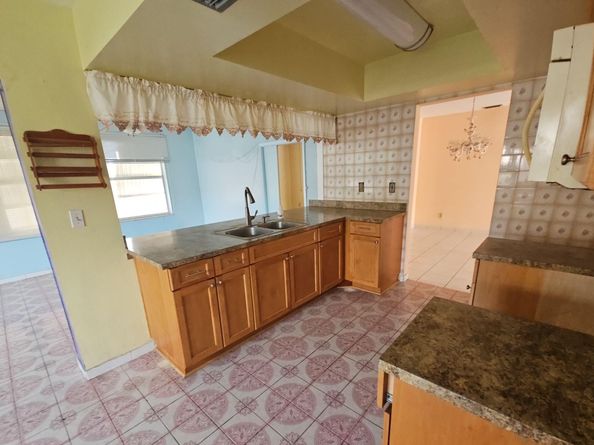 4290 NW 41st Ter, Lauderdale Lakes FL 33319