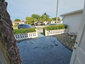 4290 NW 41st Ter, Lauderdale Lakes FL 33319