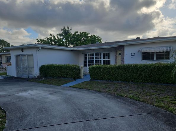 4290 NW 41st Ter, Lauderdale Lakes FL 33319