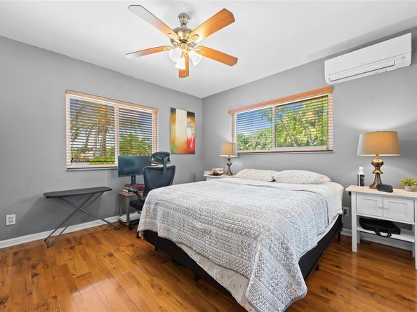 1100 N Northlake Dr, Hollywood FL 33019