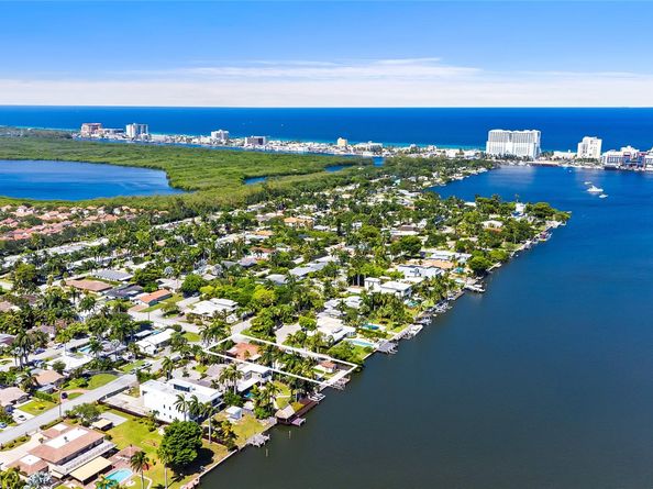 1100 N Northlake Dr, Hollywood FL 33019
