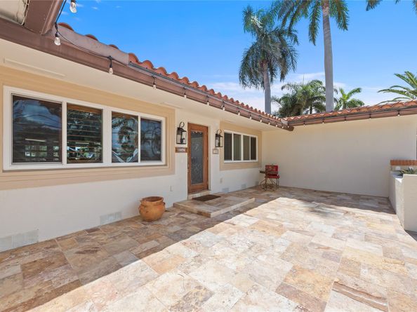 1100 N Northlake Dr, Hollywood FL 33019