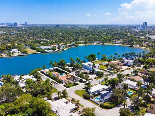 1100 N Northlake Dr, Hollywood FL 33019