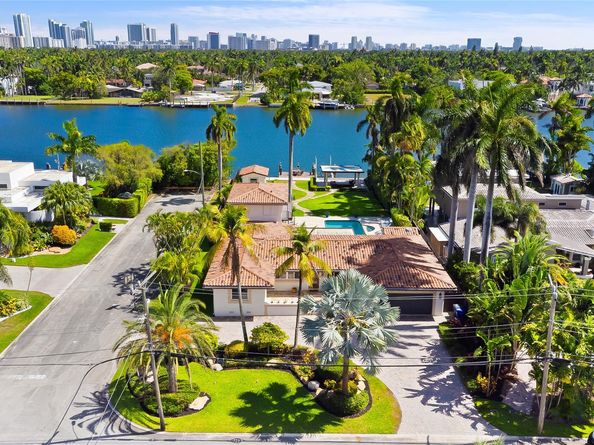 1100 N Northlake Dr, Hollywood FL 33019