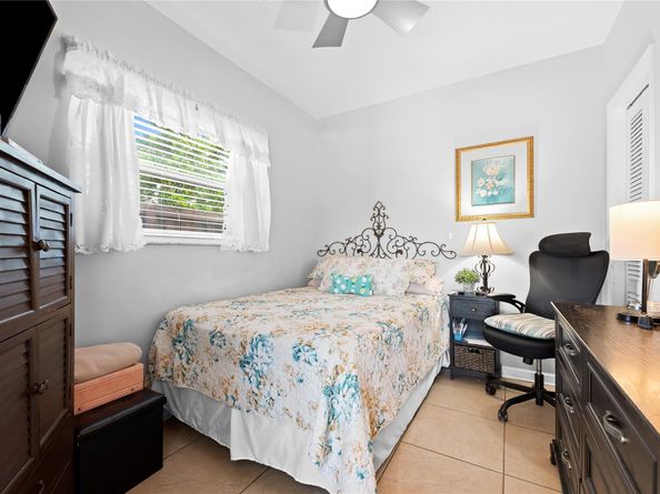 1100 N Northlake Dr, Hollywood FL 33019