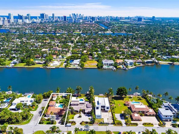 1100 N Northlake Dr, Hollywood FL 33019