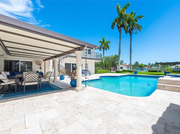 1100 N Northlake Dr, Hollywood FL 33019