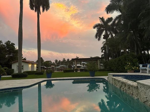 1100 N Northlake Dr, Hollywood FL 33019