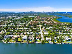 1100 N Northlake Dr, Hollywood FL 33019
