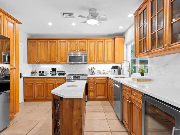 1100 N Northlake Dr, Hollywood FL 33019