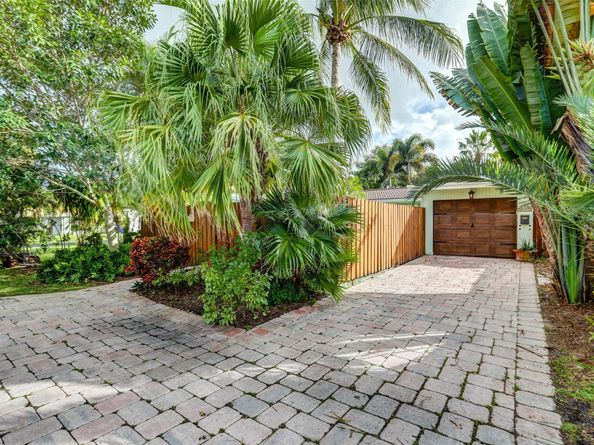 904 NE 18th St, Fort Lauderdale FL 33305