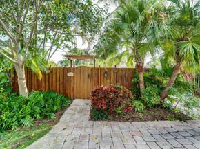 904 NE 18th St, Fort Lauderdale FL 33305
