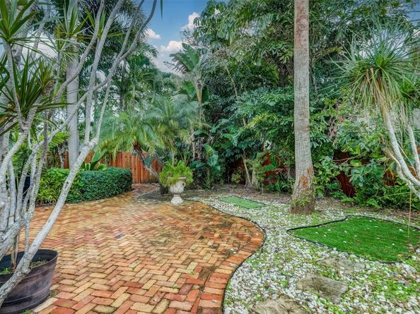 904 NE 18th St, Fort Lauderdale FL 33305