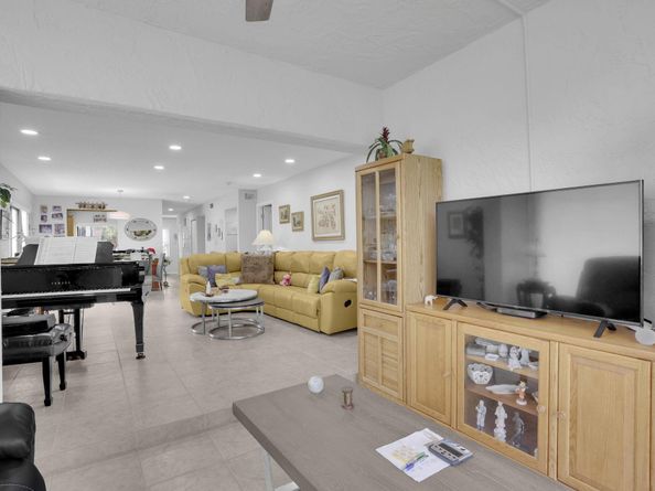 21863 Arriba Real 8j, Boca Raton FL 33433